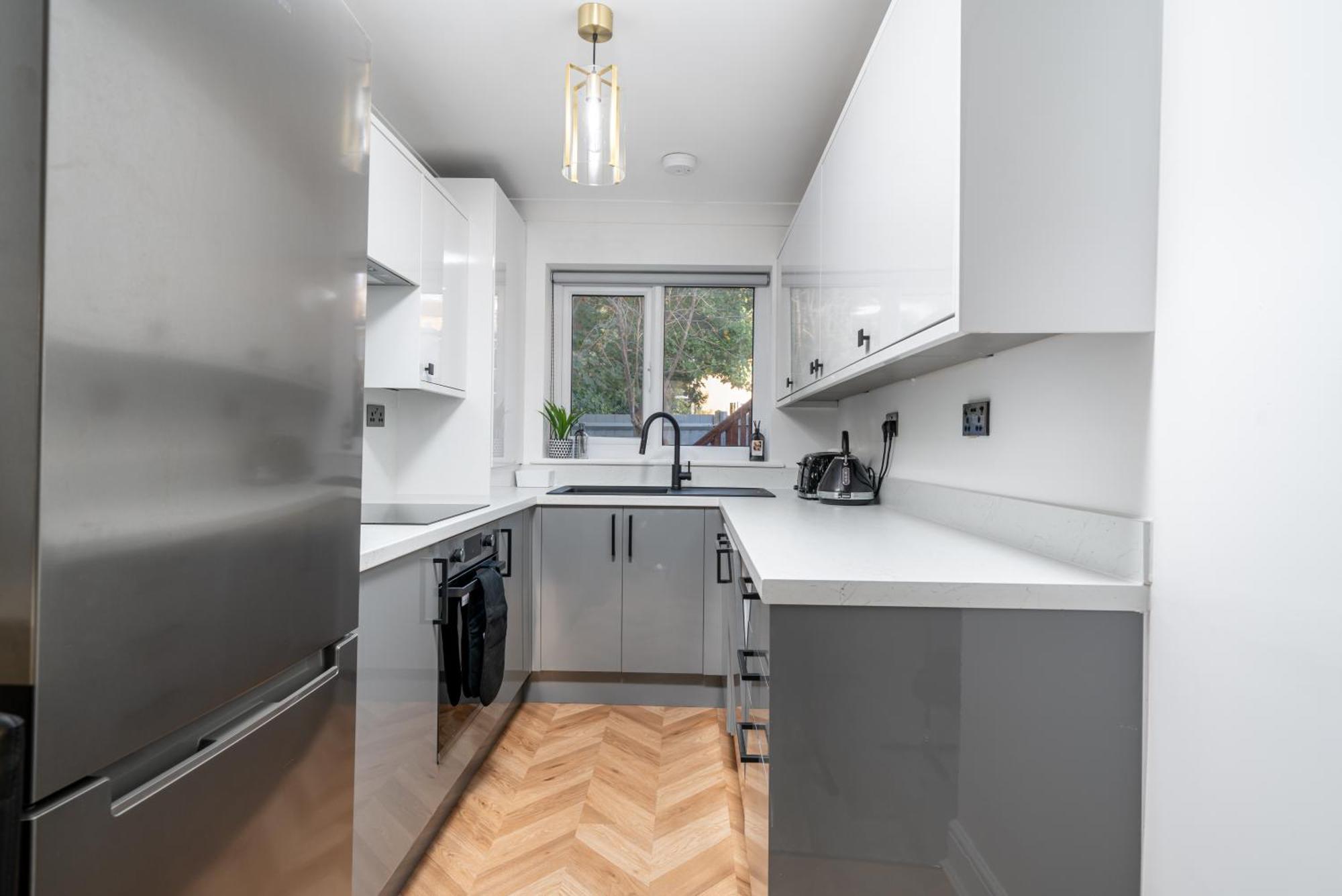 Cozy 3 Bed House With Garden & Parking In Rochester, Kent Mins To Train Station, Wifi روتشستر المظهر الخارجي الصورة